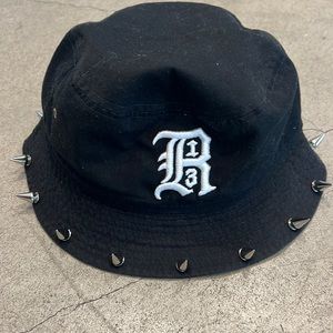 R13 Hat